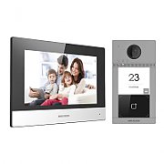 Unitate de control( Master station) cu Android pentru videointerfonie Hikvision DS-KM9503, 10.1-inch IPS cu  touch screen, rezolutie 1280 × 800, sistem de operare Android 7.1, server SIP integrat, se pot conecta pana la 10000 de dispozitive, suporta pana la 128 camere IP, suporta mai mult de 2