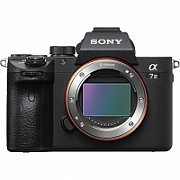 α7 III CU SENZOR DE IMAGINE FULL FRAME DE 35 MM