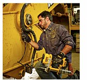 DeWALT DCGG571M1 power grease gun