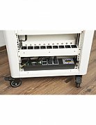 Statie de incarcare CART36, suporta maxim 36 de dispozitive cu diagonala de pana la 15.6 , dimensiune slot dispozitiv 2.65 x 39.5 x 26.5 cm, dimensiunea statie 65 x 60 x 113 cm, indicator LED pentru starea de incarcare, multi-function power management, zona dedicata pentru cable management, 2 manere