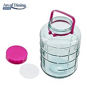  BORCAN STICLA  CU CAPAC PLASTIC  10L 
Dimensiune: D22XH35 cm
Material: borcan sticla + capac si maner din plastic
Borcanul este prevazut cu 2 capace:
* un capac exterior mov
* capac interior cu orificiu pt strecurare
Ambalaj: eticheta color 