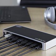 USB-C/USB 3.0 DOCKING STATION/.