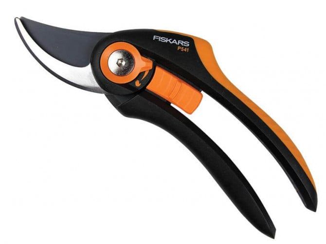 FISKARS SCISSOR PRUNING SHEARS PLUS P541