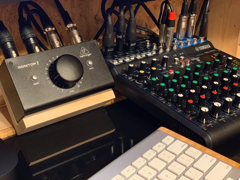 Behringer MONITOR1 Pasywny kontroler monitorowy