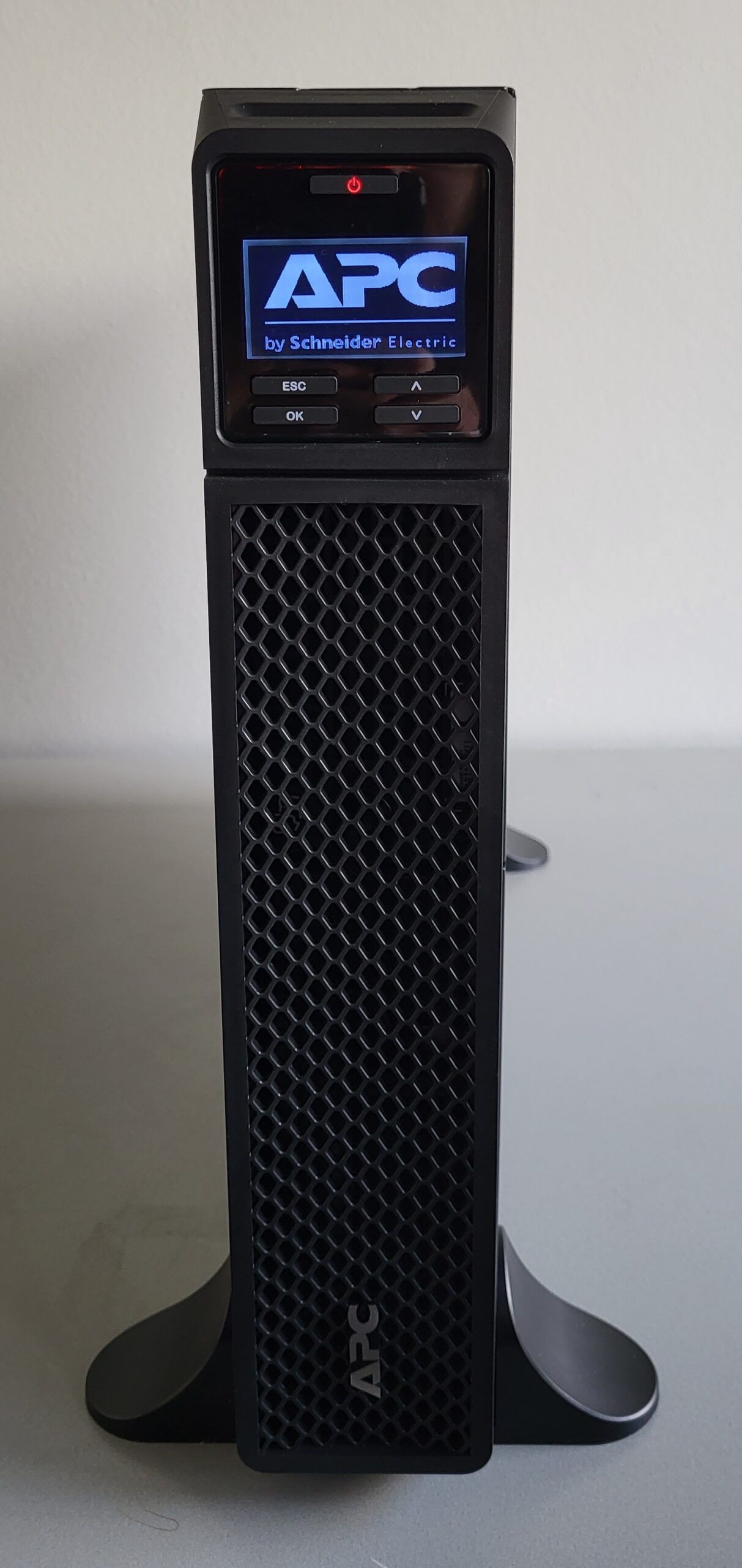 RESIGILAT: APC Smart-UPS SmartUPS (SRT3000XLI) (SRT3000XLI)