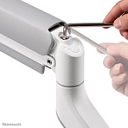 Brat monitor Neomounts DS70-450WH1 pentru display-uri cu diagonale 17 -42 , sistem de prindere VESA 75x75~100x100, greutate maxima suportata 15kg, full motion, tilt +45°, swivel 90°, rotate 180° gas spring culoare alb. Garantie 5 ani