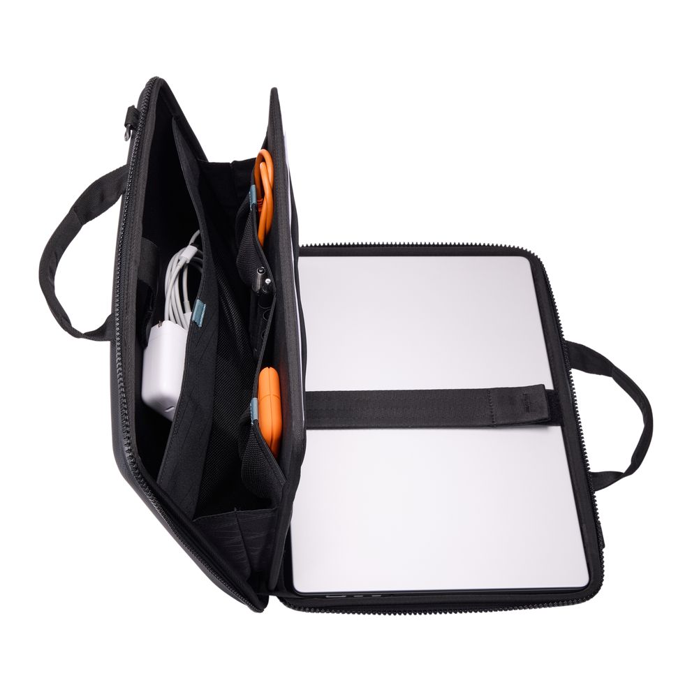 GEANTA THULE Gauntlet 5 MacBook 16 , BLACK, TGAE2557 BLACK  3205415 