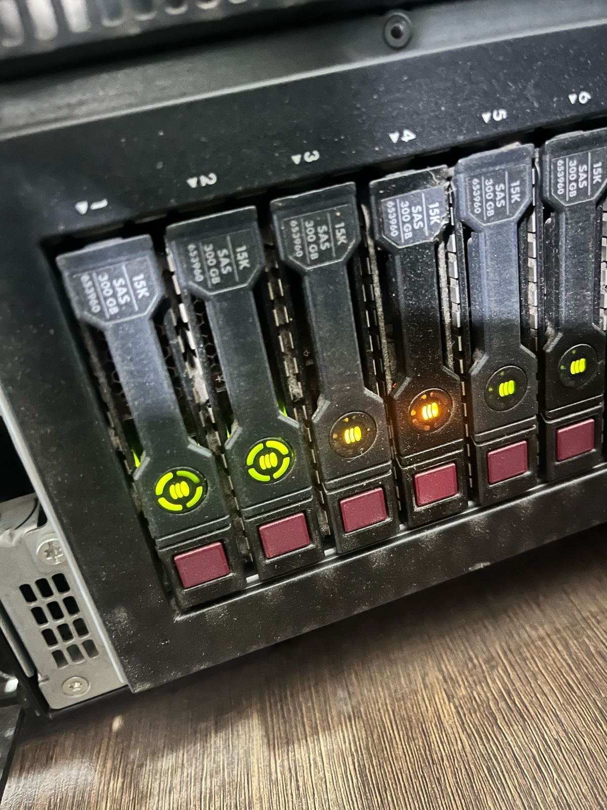 Hewlett Packard Enterprise 652611-B21 hard disk-uri interne 2.5  300 Giga Bites SAS